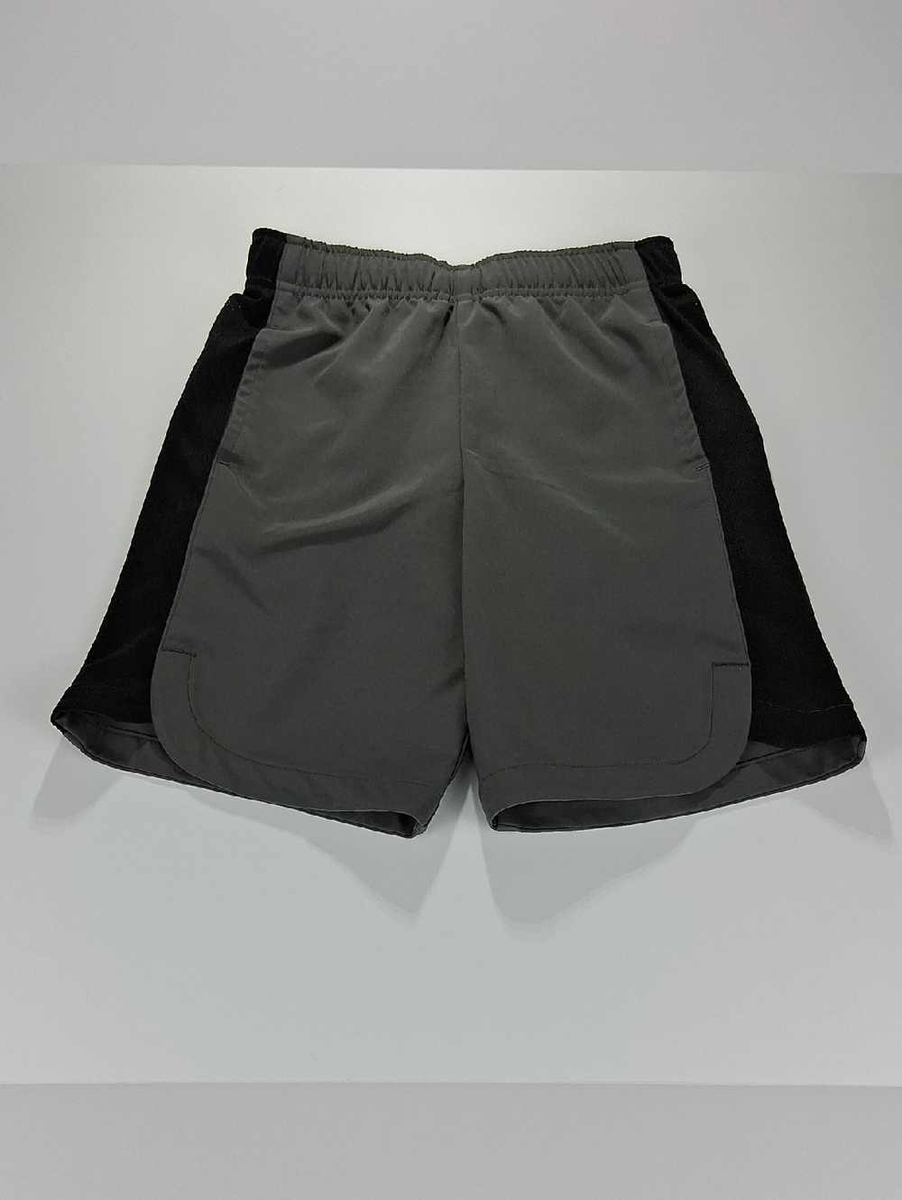 Boys Jumping Bean Athletic Shorts Size 6 Gray And Black With Side Pockets